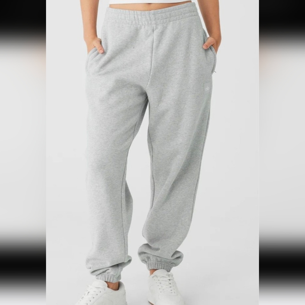 Alo women men unisex Grey Cuffed Renown Heavy Weight Sweatpant Medium
